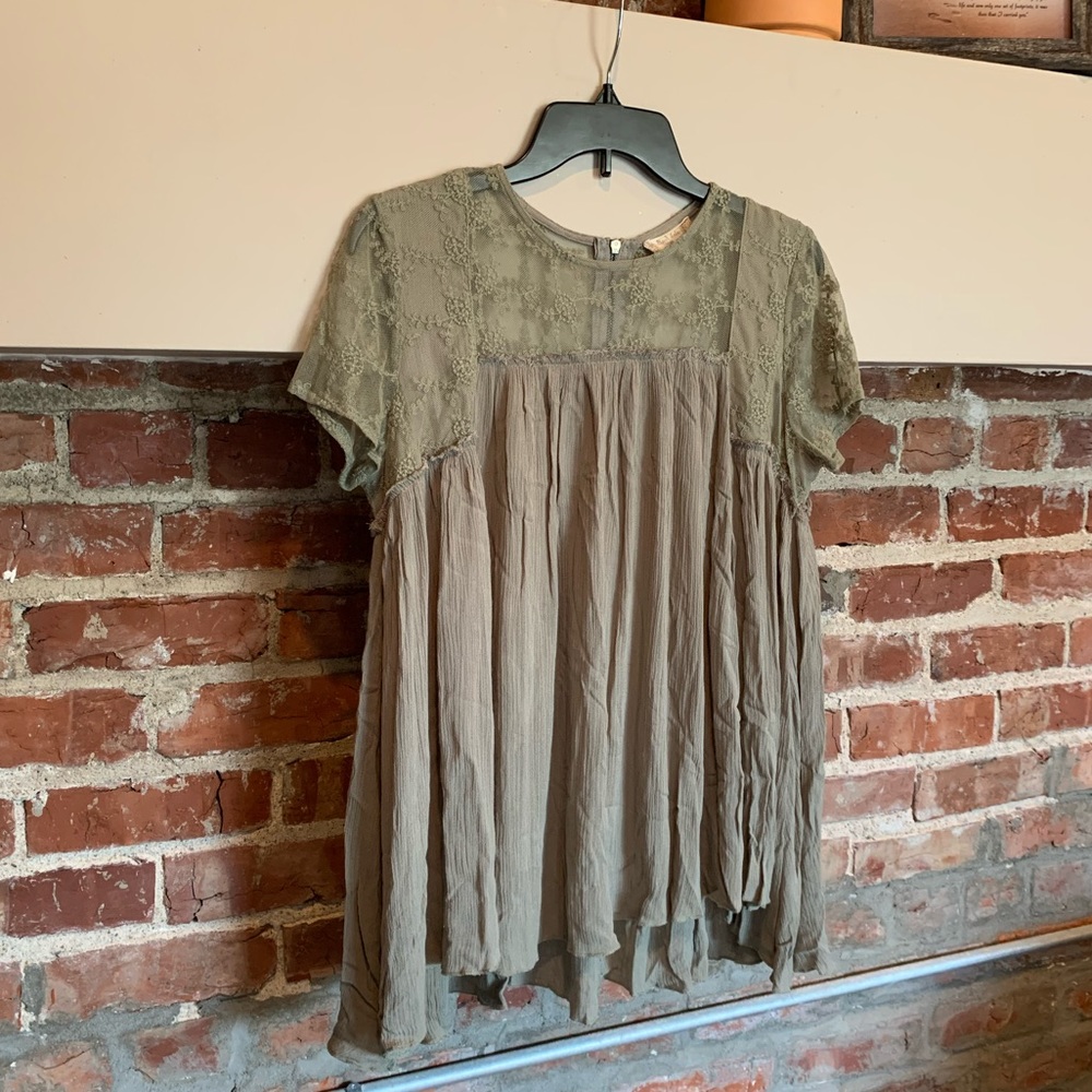 Olive Green Altar’s State Short Sleeve Top | Womens Size Medium